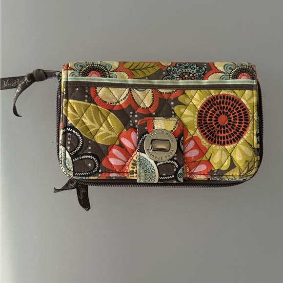 Vera Bradley Green and Red Wallet Quilted Zip-Around - Picture 2 of 4